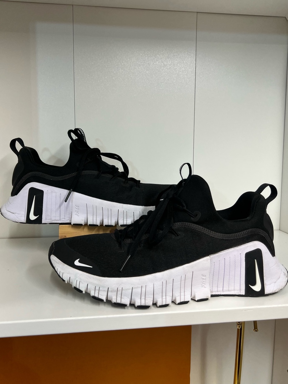 🔥Nike Free Metcon 6 in Black & White men size 8.5